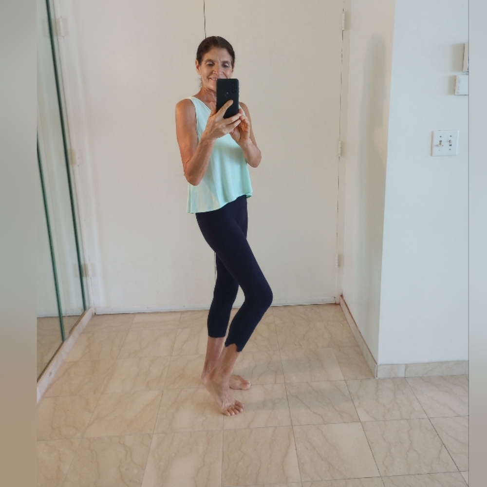 LYSSE  Shaping Capri Leggings Navy XS